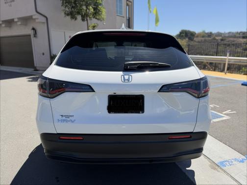 White 2023 Honda HR-V LX