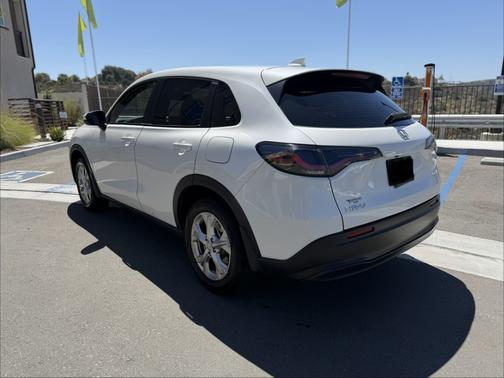 White 2023 Honda HR-V LX