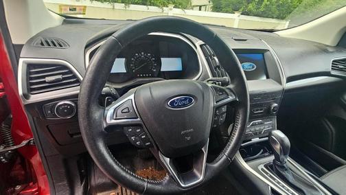 Red 2017 Ford Edge SEL