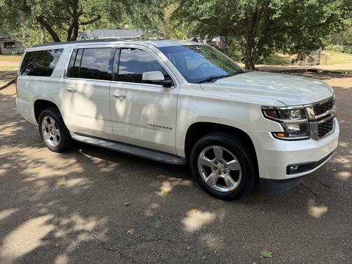 White 2015 Chevrolet Suburban 1500 LT