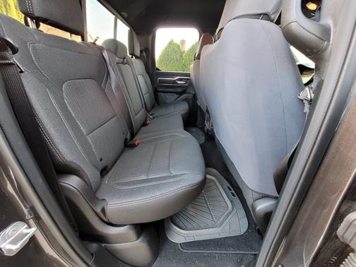 Photo 3 of 4 of 2019 RAM 1500 Big Horn