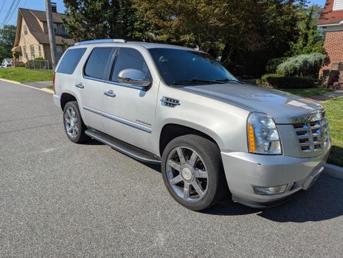 2011 Cadillac Escalade Luxury