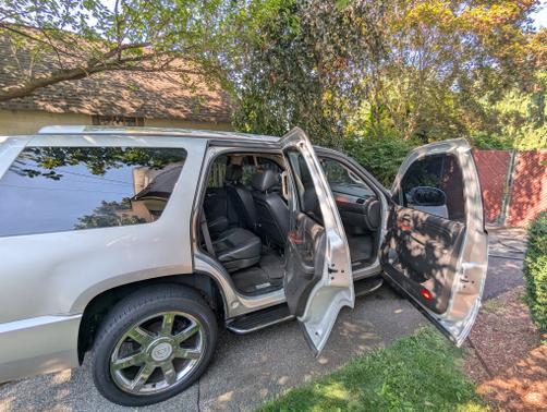 2011 Cadillac Escalade Luxury