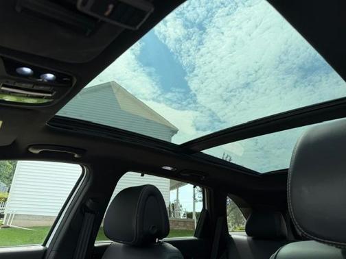 White 2016 Kia Sorento SXL