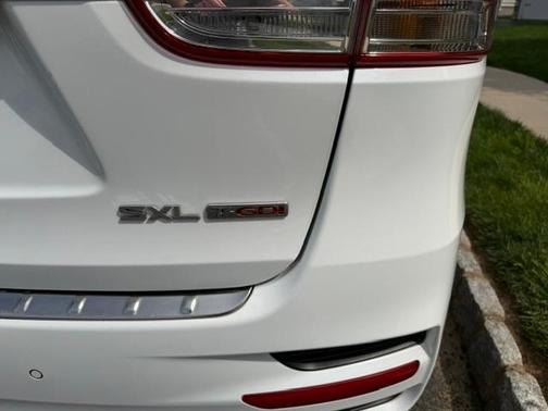 White 2016 Kia Sorento SXL