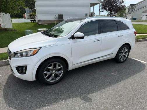 White 2016 Kia Sorento SXL