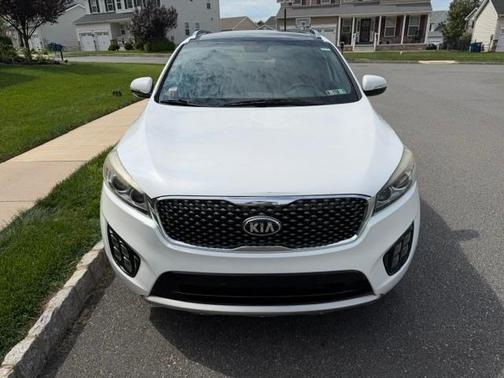 White 2016 Kia Sorento SXL