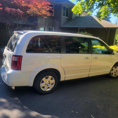 White 2009 Dodge Grand Caravan SE
