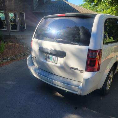 White 2009 Dodge Grand Caravan SE