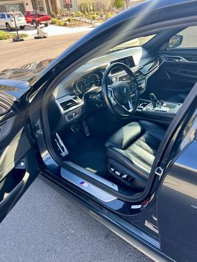 Gray 2019 BMW 750 i