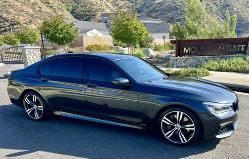 Gray 2019 BMW 750 i