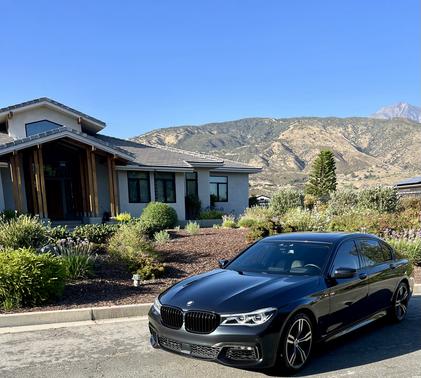 Gray 2019 BMW 750 i