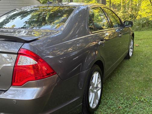 Gray 2012 Ford Fusion SEL