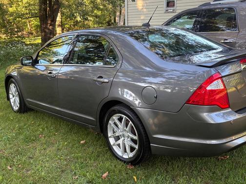 Gray 2012 Ford Fusion SEL
