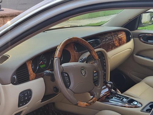 2006 Jaguar XJR Base