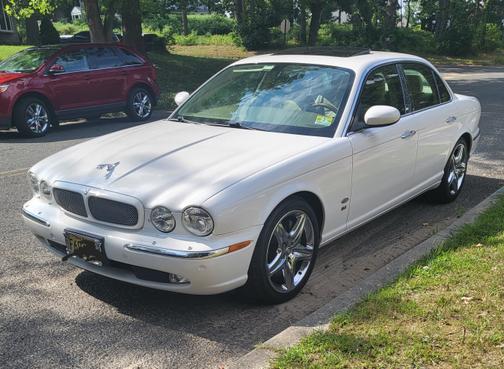 2006 Jaguar XJR Base