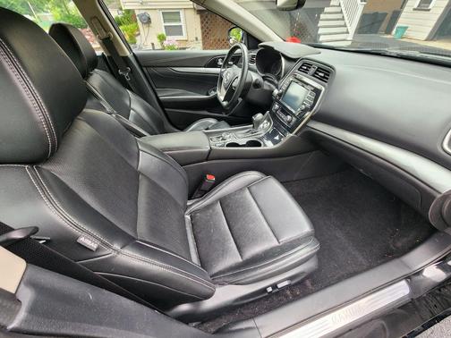 Black 2018 Nissan Maxima 3.5 SV