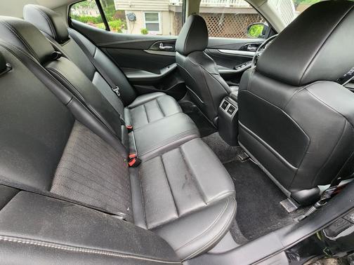 Black 2018 Nissan Maxima 3.5 SV