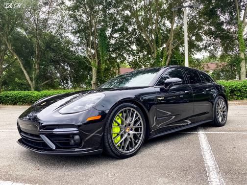 Photo 2 of 7 of 2018 Porsche Panamera E-Hybrid Sport Turismo Turbo S