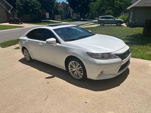 White 2013 Lexus ES 350 Base