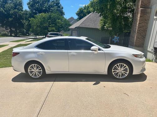 White 2013 Lexus ES 350 Base