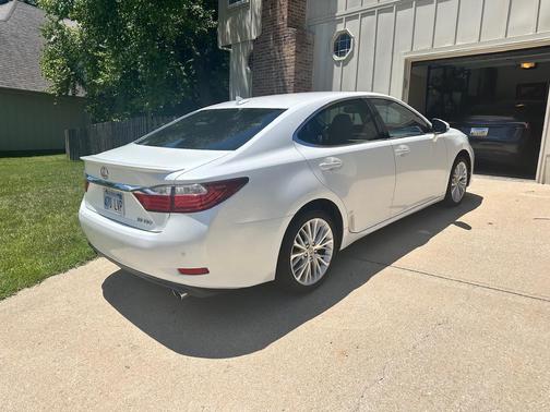 White 2013 Lexus ES 350 Base
