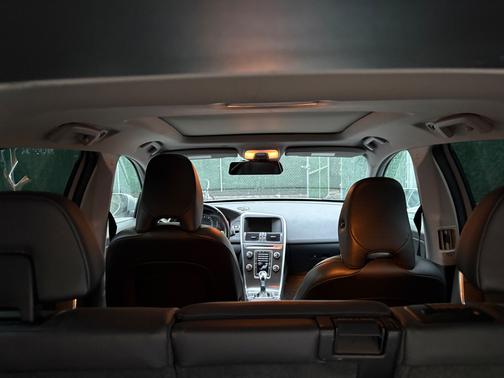 Silver 2014 Volvo XC60 T6