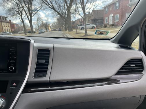 2020 Toyota Sienna XLE