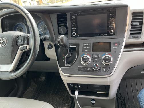 2020 Toyota Sienna XLE