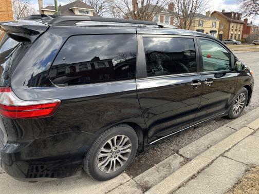 2020 Toyota Sienna XLE