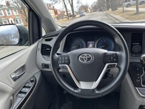 2020 Toyota Sienna XLE