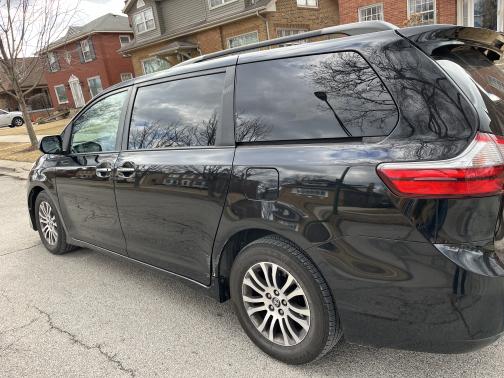 2020 Toyota Sienna XLE