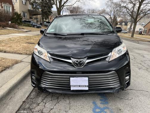 2020 Toyota Sienna XLE
