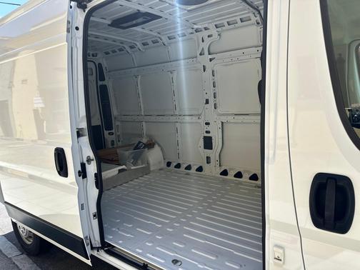 White 2022 RAM ProMaster 2500 High Roof