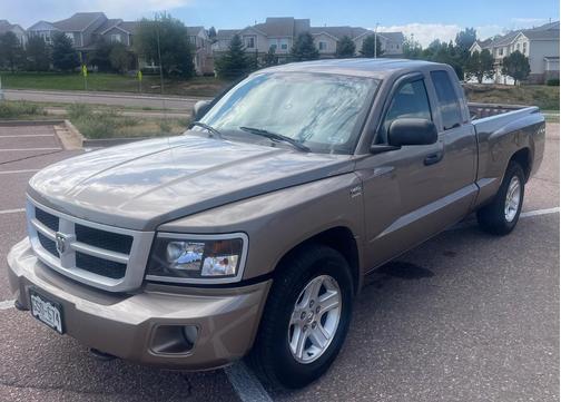Beige 2010 Dodge Dakota Big Horn/Lone Star