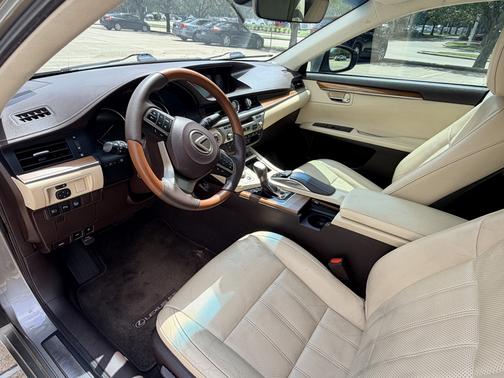 Gold 2017 Lexus ES 350 Base