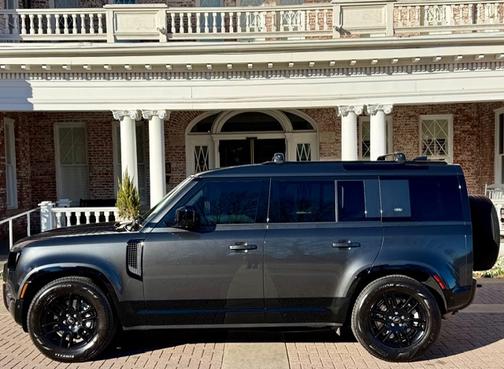 2024 Land Rover Defender 110 P400 X-Dynamic SE