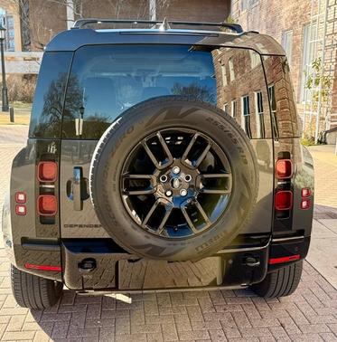 2024 Land Rover Defender 110 P400 X-Dynamic SE