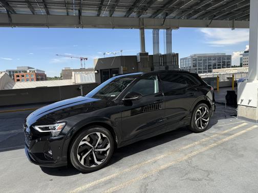 2024 Audi Q8 e-tron Premium Plus