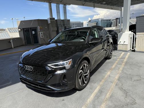 2024 Audi Q8 e-tron Premium Plus