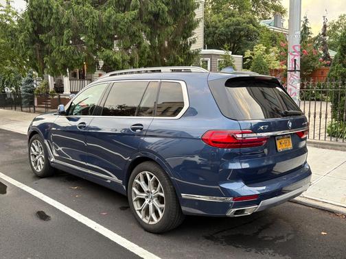 Blue 2020 BMW X7 xDrive40i