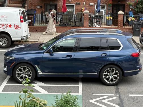 Blue 2020 BMW X7 xDrive40i