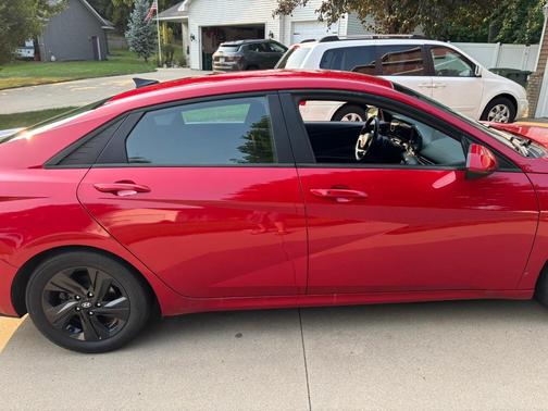 Red 2022 Hyundai ELANTRA SEL