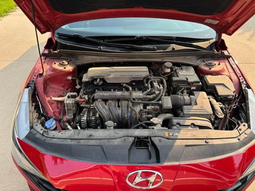 Red 2022 Hyundai ELANTRA SEL