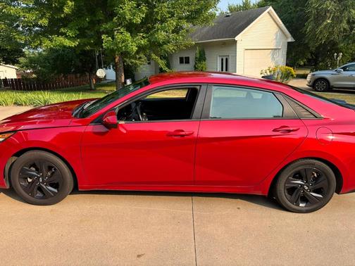Red 2022 Hyundai ELANTRA SEL