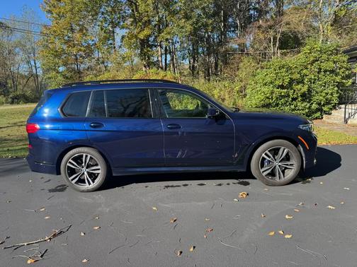 2022 BMW X7 M50i