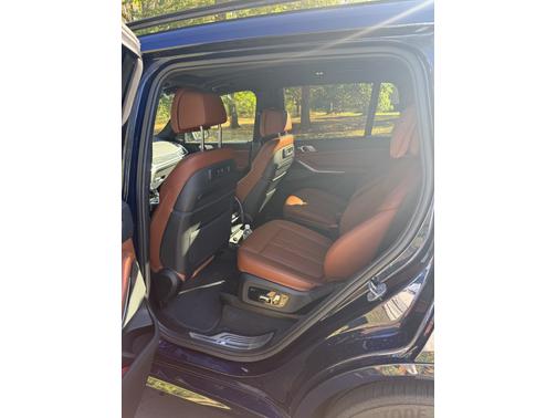 2022 BMW X7 M50i