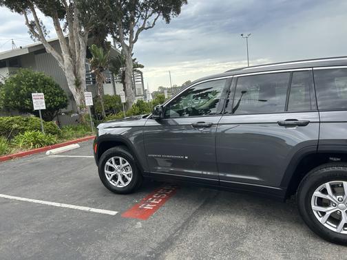 Gray 2022 Jeep Grand Cherokee Limited
