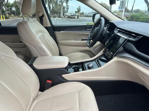 Gray 2022 Jeep Grand Cherokee Limited