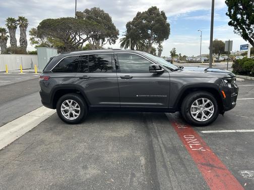 Gray 2022 Jeep Grand Cherokee Limited